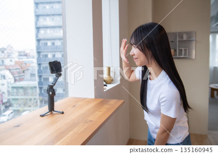 Smartphone, gimbal, live streaming, wireless microphone, streaming, video streaming, soothing, older sister type, younger sister type 135160945