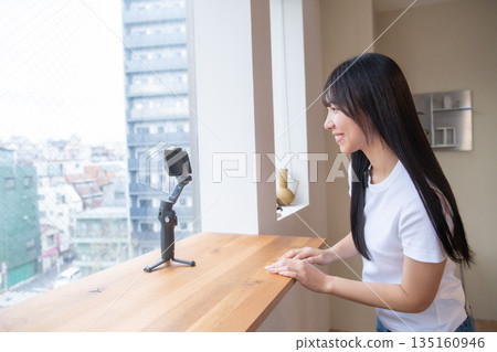 Smartphone camera, gimbal, live streaming, wireless microphone, streaming, video streaming, soothing, older sister type, younger sister type Smartphone camera, gimbal, live streaming, wireless microphone, streaming, video streaming, soothing, older sister type, younger sister type 135160946