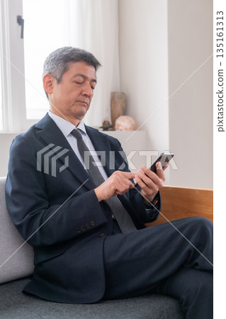 Business image: Fixer, company employee, retirement, leader, smartphone, management, meeting, private lesson instructor Business image: Fixer, company employee, retirement, leader, smartphone, management, meeting, private lesson instructor 135161313