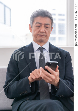 商業形象:問題解決者、公司員工、退休、領導者、智慧型手機、管理、會議、私人課程教練 商業形象:問題解決者、公司員工、退休、領導者、智慧型手機、管理、會議、私人課程教練 135161316
