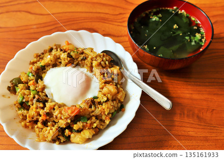 Curry fried rice and seaweed soup 135161933
