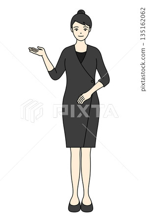 一位身穿時尚黑色制服的女治療師伸出右手引導你。 135162062