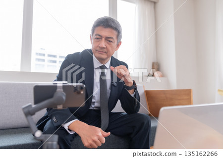 Lounge, office worker, meeting, smartphone, gimbal, venture, senior, executive, middle-aged, executive, video streaming 135162266