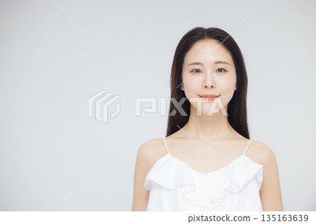 美女模特年輕女子 135163639