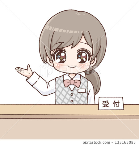 圖解：一位女工作人員在接待處引導客人 135165083