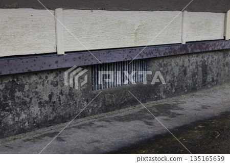 老房子地基通風口 135165659