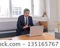 Lounge, office worker, meeting, smartphone, gimbal, venture, senior, executive, middle-aged, executive, video streaming 135165767