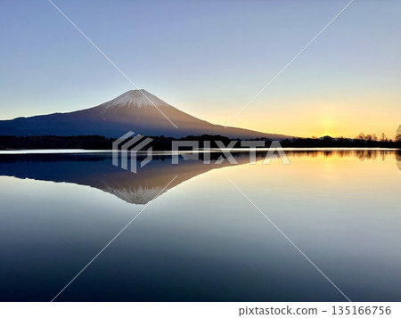 Lake Tanuki and Mt. Fuji 135166756