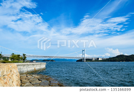 從下津防波堤看到的瀨戶大橋 從下津防波堤看到的瀨戶大橋 135166899