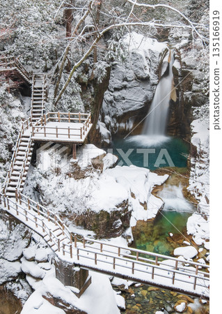 Yumori Valley (winter): Ryujin Falls Yumori Valley (winter): Ryujin Falls 135166919