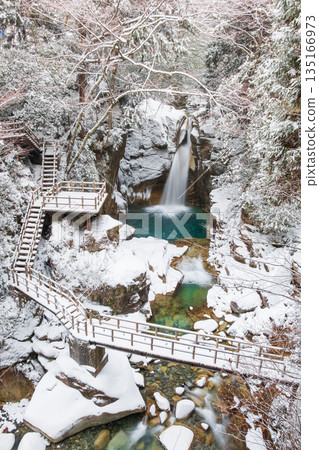 Yumori Valley (winter): Ryujin Falls Yumori Valley (winter): Ryujin Falls 135166973