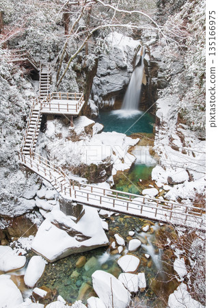 Yumori Valley (winter): Ryujin Falls Yumori Valley (winter): Ryujin Falls 135166975