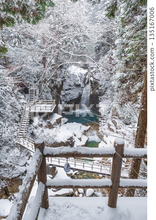 Yumori Valley (winter): Ryujin Falls 135167006
