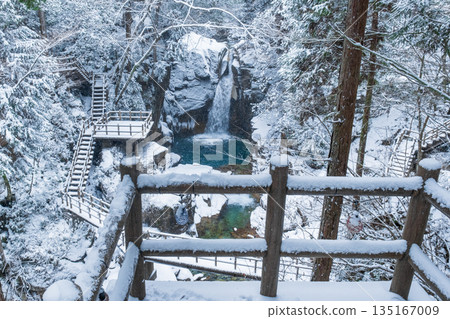 Yumori Valley (winter): Ryujin Falls 135167009