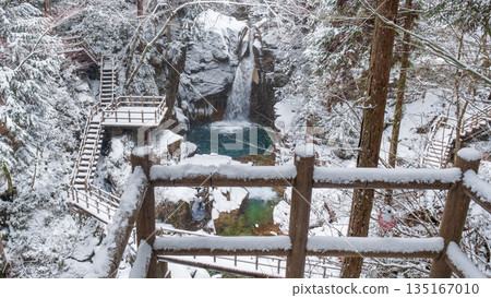 Yumori Valley (winter): Ryujin Falls 135167010