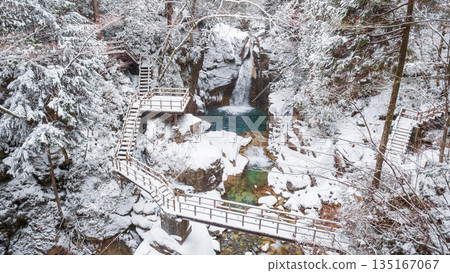 Yumori Valley (winter): Ryujin Falls 135167067