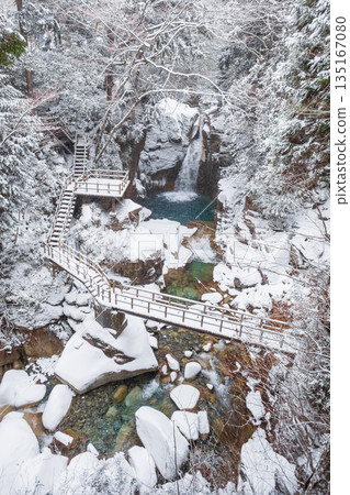Yumori Valley (winter): Ryujin Falls 135167080