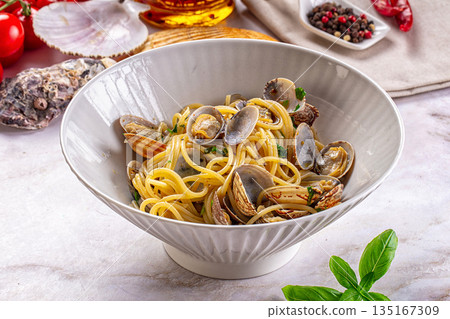 Italian pasta spaghetti with vongole Italian pasta spaghetti with vongole 135167309