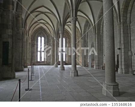 法國聖米歇爾山柱廳內部 135168616