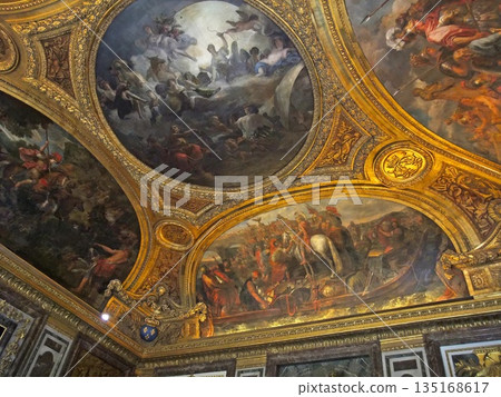 法國巴黎凡爾賽宮的天頂畫 135168617