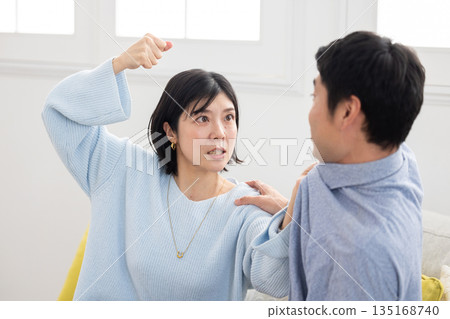 A wife attacks her husband and the husband is frightened 135168740