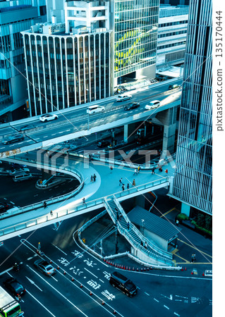 Expressway crossing the intersection Aerial view of the Shibuya Police Station intersection 2025.11 a-4 Light color Expressway crossing the intersection Aerial view of the Shibuya Police Station intersection 2025.11 a-4 Light color 135170444