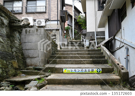【和歌山縣和歌山市】西賀崎漁村遺留下來的狹窄陡峭的台階 135172603