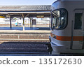 停靠伊勢志站的列車 135172630