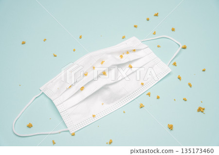 Spring health damage / rhinitis image Clean countermeasure goods material on blue background 135173460