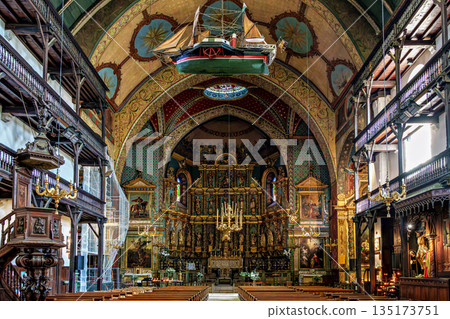 Interior of St Jean Baptiste church in Saint Jean de Luz in Fran 135173751