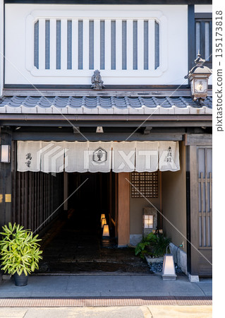 京都料理饅頭總店(供應京都文化中心西陣最精緻的美食)位於京都市西京區大宮通今出川上 京都料理饅頭總店(供應京都文化中心西陣最精緻的美食)位於京都市西京區大宮通今出川上 135173818