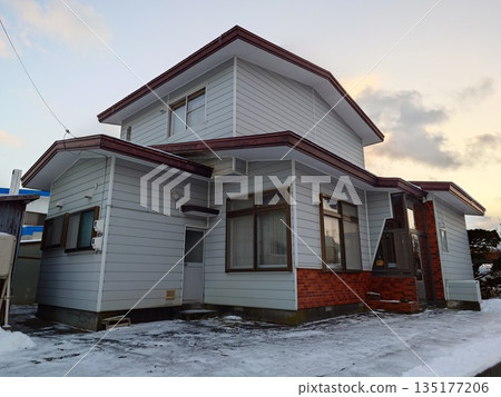 Detached house (winter) 135177206