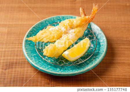 Shrimp tempura, a freshly fried staple dish at Japanese izakayas 135177748