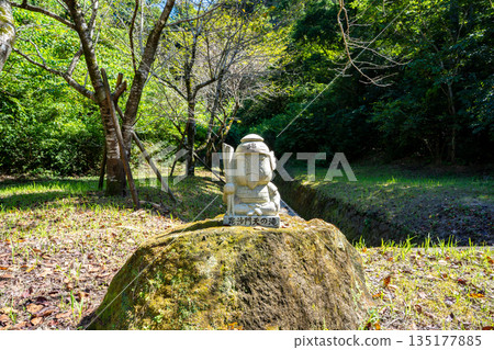 Bishamonten at the waterfall after the rain (Kinkocho) 135177885
