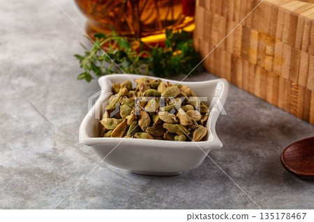 Green dry cardamom heap spices aroma Green dry cardamom heap spices aroma 135178467