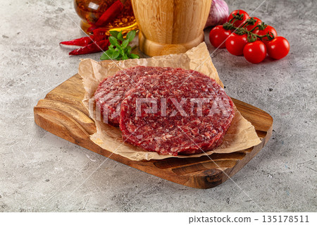 Raw beef burger cutlet for grill 135178511