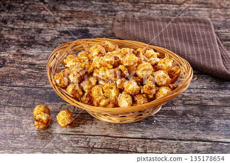 Sweet crunchy popcorn with caramel Sweet crunchy popcorn with caramel 135178654