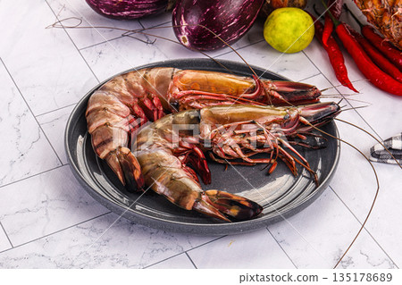 Raw Jumbo king tiger prawns Raw Jumbo king tiger prawns 135178689