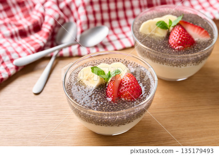 奇亞籽酸奶 135179493