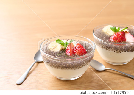 奇亞籽酸奶 135179501