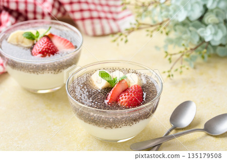 Chia seed yogurt 135179508