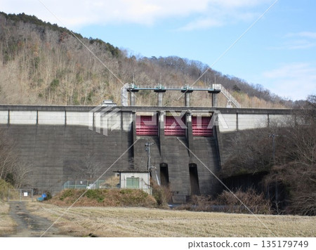 久賀水壩（岡山縣管理的防洪、灌溉用水和發電用重力混凝土水壩） 135179749