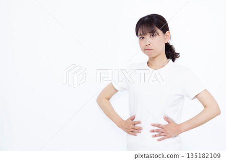 一個女人傷肚子 135182109