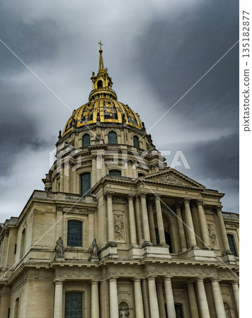 Golden Cupola Of The Invalides Dome - St. Louis Cathedral - With The Tomb Of Napoleon Bonaparte In Paris, France Golden Cupola Of The Invalides Dome - St. Louis Cathedral - With The Tomb Of Napoleon Bonaparte In Paris, France 135182877