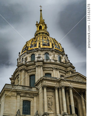 Golden Cupola Of The Invalides Dome - St. Louis Cathedral - With The Tomb Of Napoleon Bonaparte In Paris, France Golden Cupola Of The Invalides Dome - St. Louis Cathedral - With The Tomb Of Napoleon Bonaparte In Paris, France 135182878