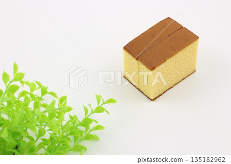 濕潤濃鬱的日式甜卡斯提拉蛋糕 濕潤濃鬱的日式甜卡斯提拉蛋糕 135182962