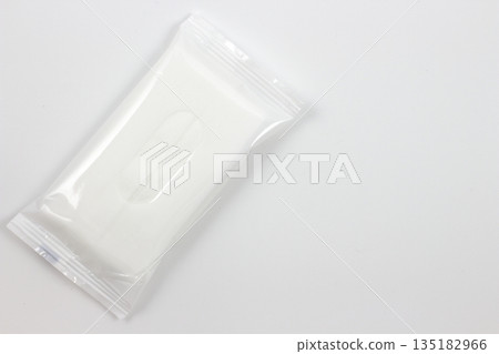 日常使用的衛生濕紙巾 135182966