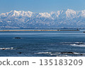 在海洋上看到的立山山脈 135183209