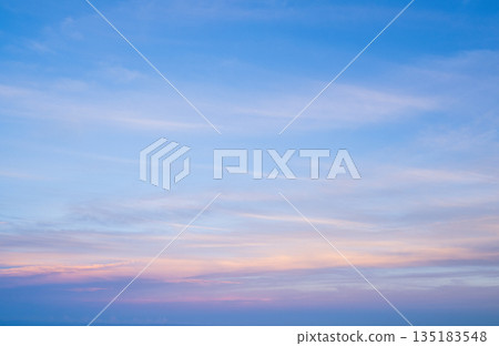 落日的天空 135183548