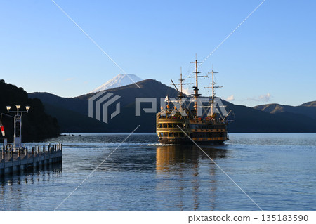 Hakone pirate ship and Lake Ashi with a view of Mount Fuji in the distance 135183590